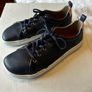 Origo brand leather sneaker, Navy color